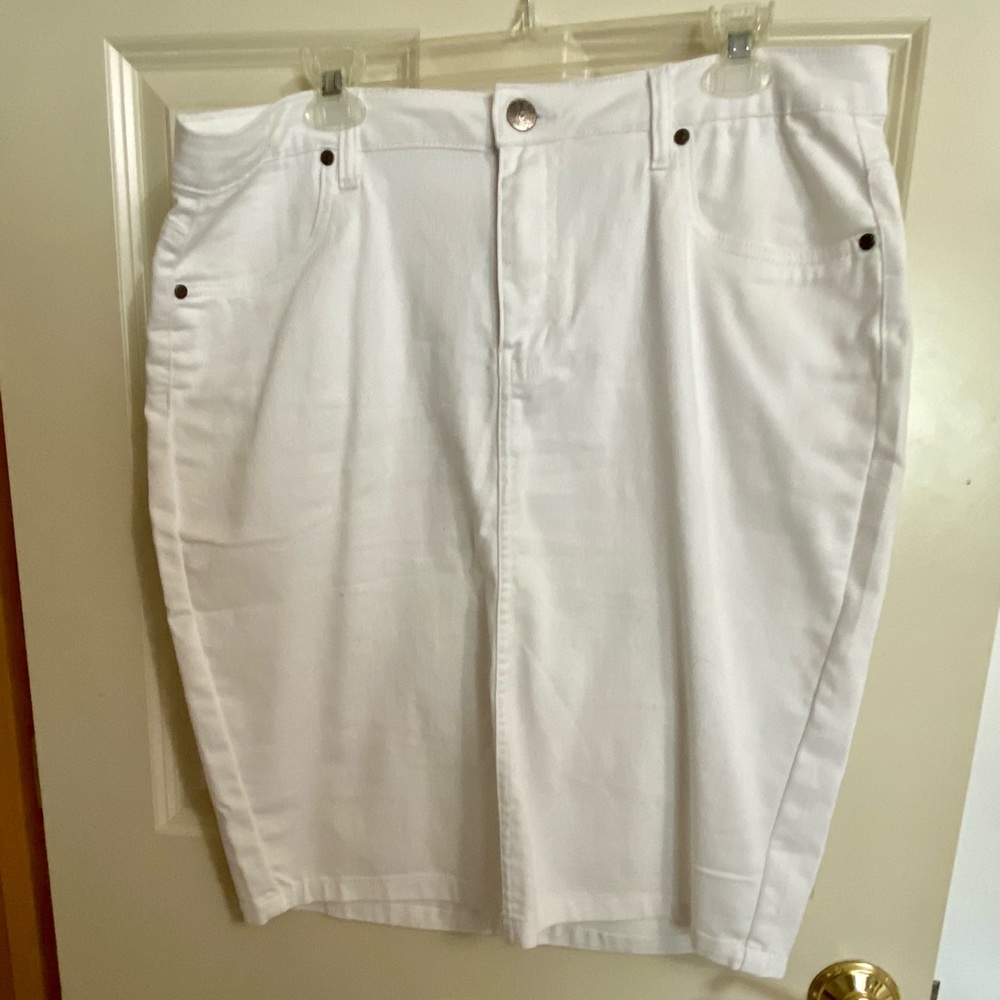 White denim pencil skirt.